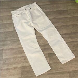 Women’s White Levi’s  jeans size 30x30. In great condition!